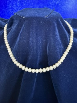 Single strand close-up showing pearl luster and knots