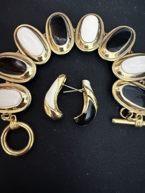 Black and white cabochon bracelet and earring set together