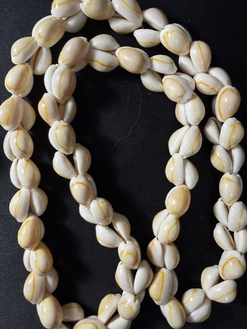 Vintage yellow cowrie shell necklace, full strand view