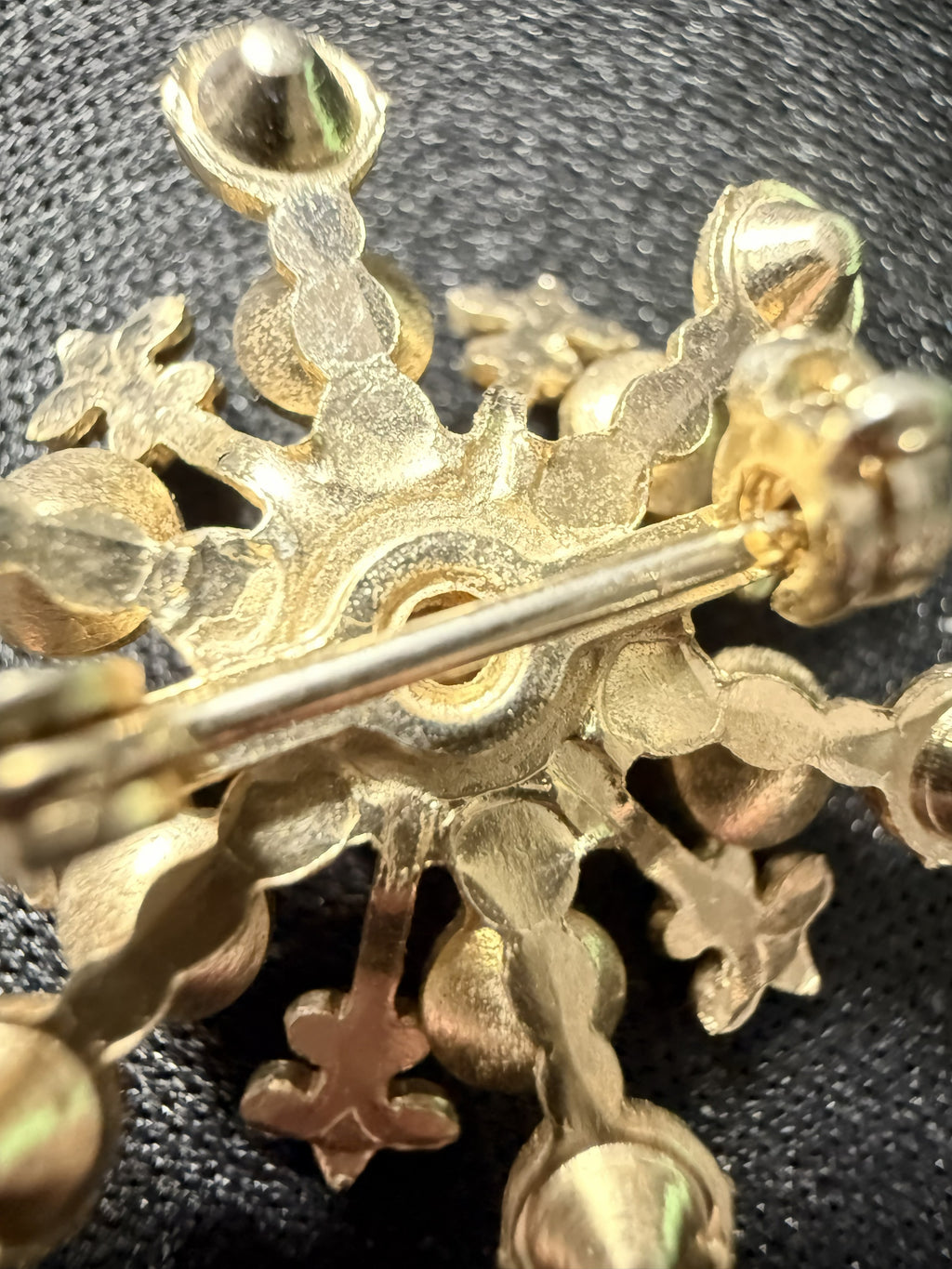 Victorian revival starburst brooch reverse — C-clasp closure, gold-tone 3D construction