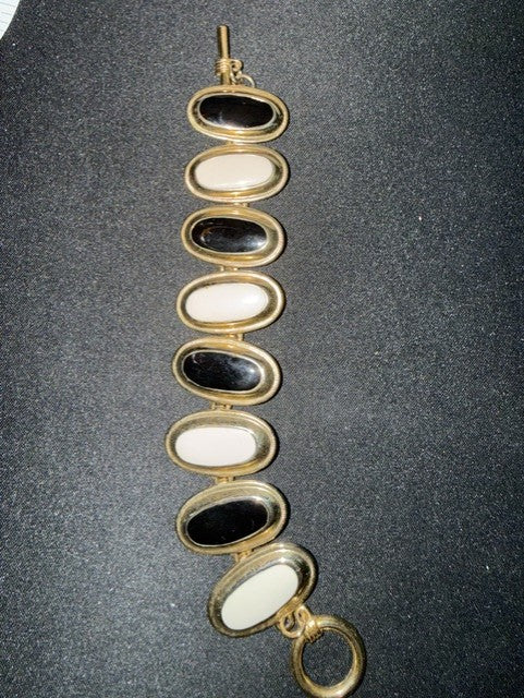 Black and white cabochon bracelet - side view