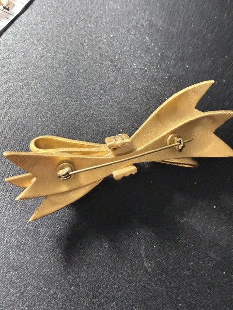 Vintage gold-tone bow brooch - back showing pin clasp mechanism