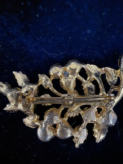 Vintage Gold-Tone Faux Pearl Spray Brooch – Brushed Leaf Design, Mid-Century