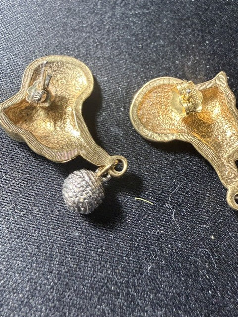 Reverse of Avon Frolicking Feline earrings showing original gold-tone butterfly clutch tension backs