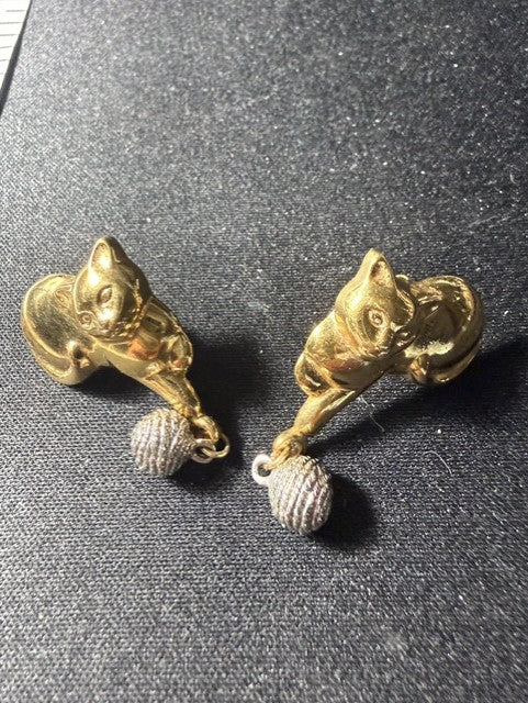 1992 Avon Frolicking Feline pierced earrings — gold-tone kittens with silver yarn ball dangles, front view