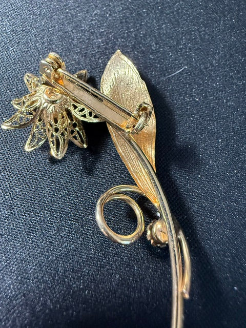 Vintage Van Dell filigree flower brooch back showing pin clasp