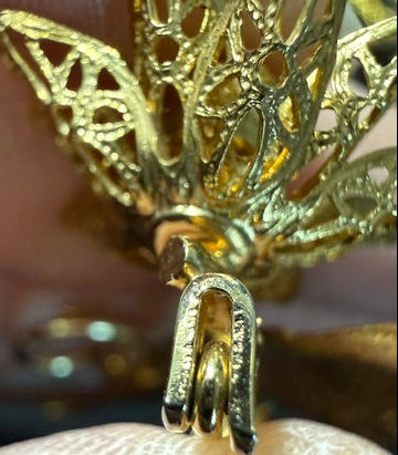 Vintage Van Dell filigree flower brooch close-up of bail and construction
