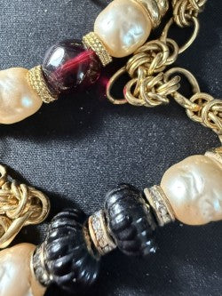 Black carved bead and rhinestone rondelle detail