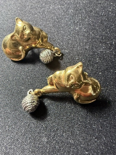 Avon Frolicking Feline earrings side view showing kitten detail and yarn ball dangle