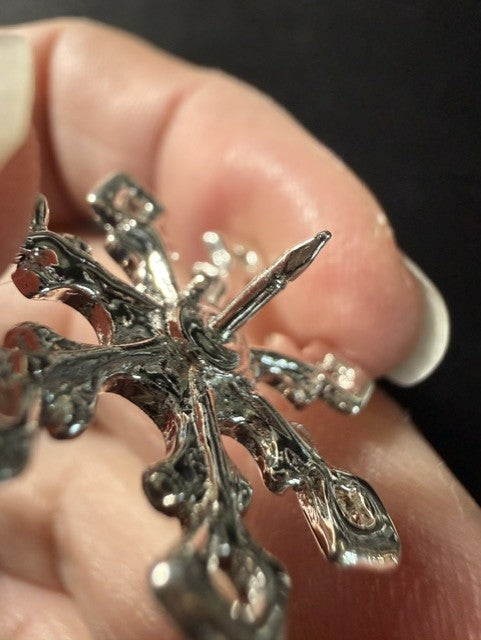 Vintage sterling silver snowflake pin front detail in hand